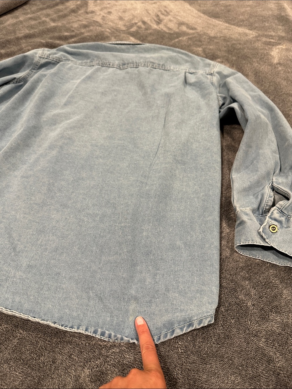 Light Blue Denim Button-Front Shirt. Size medium - Picture 12 of 14